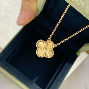 Van Cleef & Arpels bracelet (discount accepted)